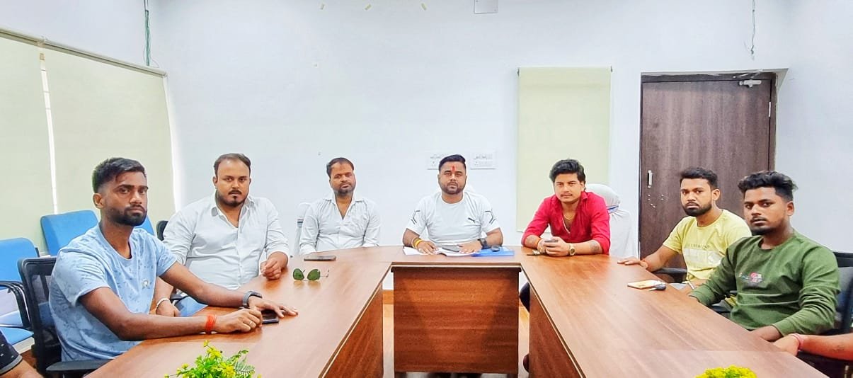भाजपा का दामन थामने से पूर्व सुबीन तिवारी ने अपने सहयोगियों के साथ की एक आवश्यक बैठक