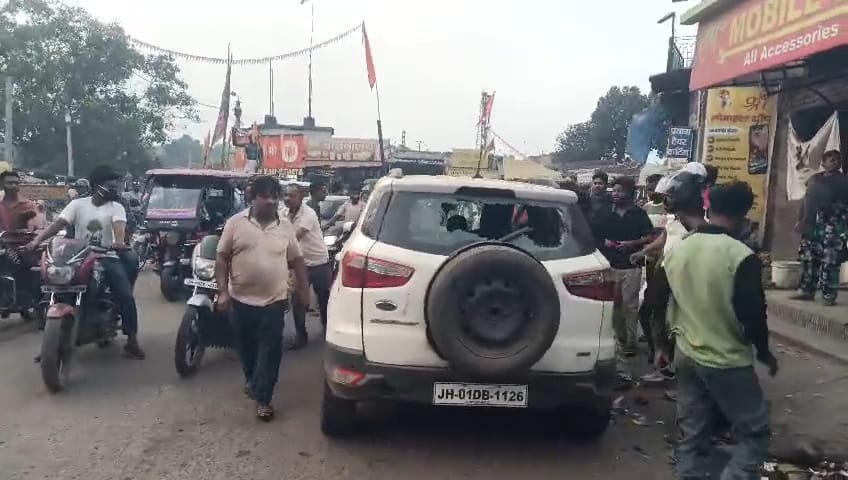 तेज रफ्तार कार ने दो-तीन बाइक को लिया अपने चपेट में