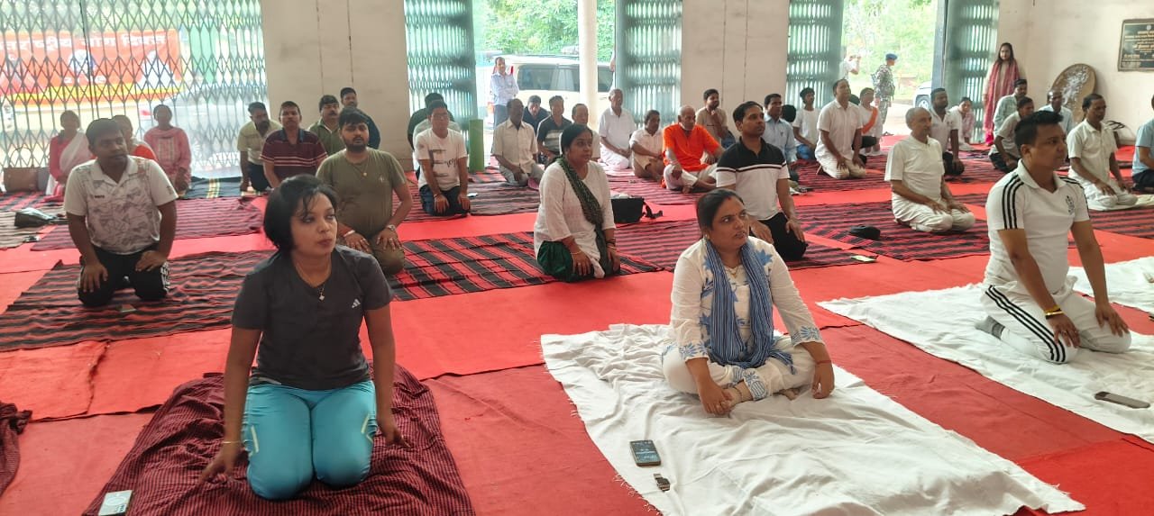 11 वें अंतर्राष्ट्रीय योग दिवस के अवसर पर रामगढ़ महाविद्यालय रामगढ़ में हुआ कार्यक्रम