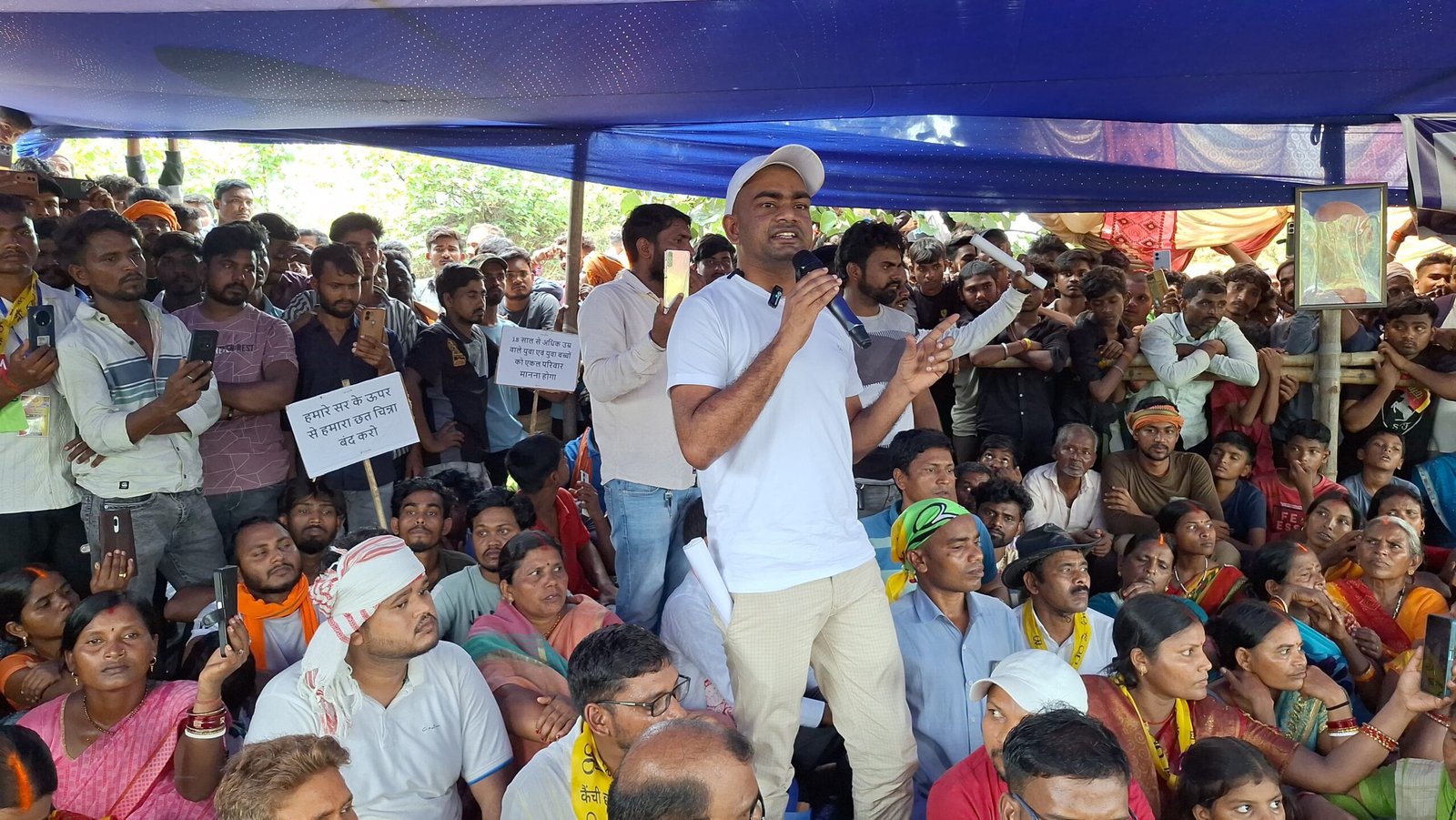 13 माइल बड़कागांव एनटीपीसी बरवाडीह में अनिश्चितकालीन धरने का टाइगर जयराम महतो ने किया समर्थन