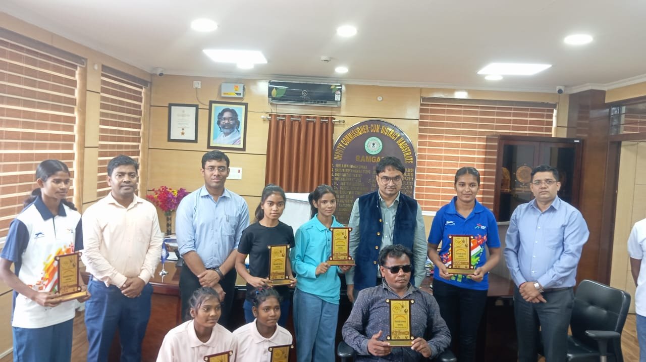 अंतरराष्ट्रीय ओलंपिक दिवस के अवसर पर खिलाड़ियों को उपायुक्त ने किया सम्मानित