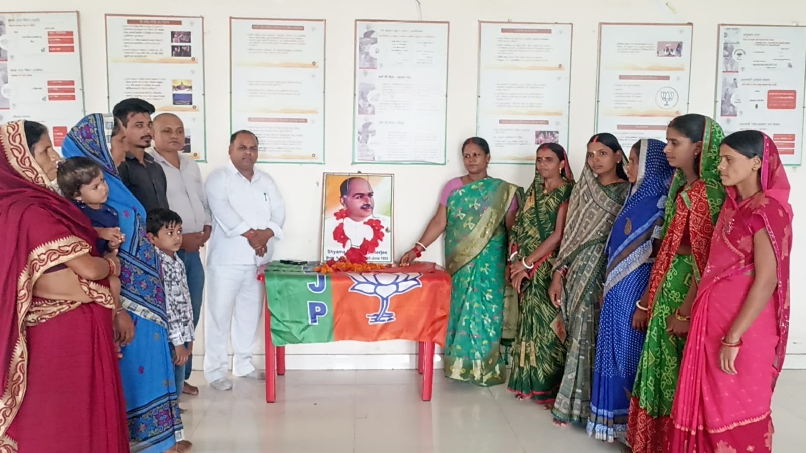 डॉ श्यामा प्रसाद मुखर्जी स्मृति दिवस पर नगर परिषद मण्डल में भाजपाइयों ने नमन निवेदित किया