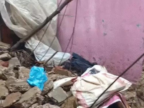 हजारीबाग के बरही में छत गिरने से दंपती की मौत,सोते वक्त गिरा घर