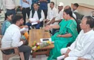 मंत्री दीपिका पांडे सिंह के जनता दरबार में फरियाद लेकर पहुंची महिलायें