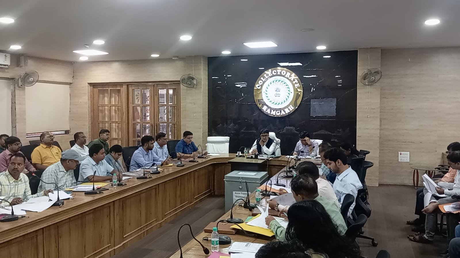 जिला अनाबद्ध निधि,पर्यटन विकास एवं डीएमएफटी के तहत हो रहे विकास कार्यों की उपायुक्त ने की समीक्षा