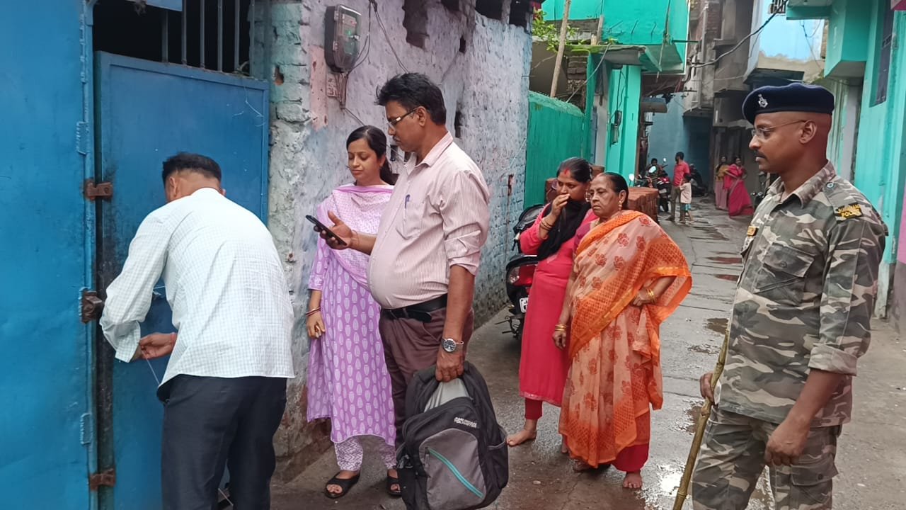 खाद्य सुरक्षा संबंधित जांच में दो सॉस फैक्ट्री पर हुई कार्रवाई
