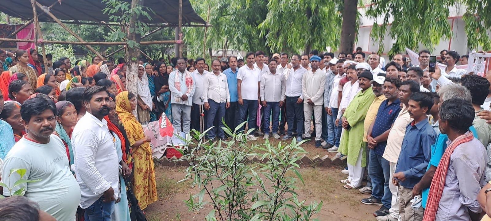 लोकल सेल को लेकर संयुक्त मोर्चा का पीओ कार्यालय में धरना-प्रदर्शन