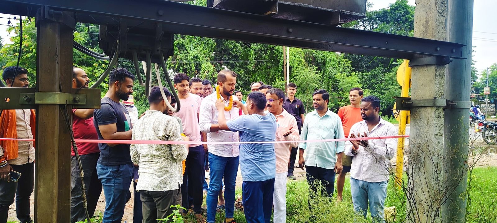 जिला सांसद प्रतिनिधि ने 100 केवीए ट्रांसफार्मर का उद्घाटन किया
