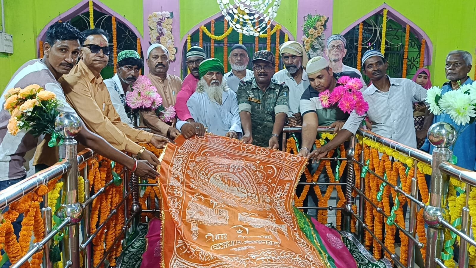 भुरकुंडा में हजरत बाबा बीड़ी शाह बाबा का सालाना उर्स धूमधाम से मना, चादरपोशी हुई