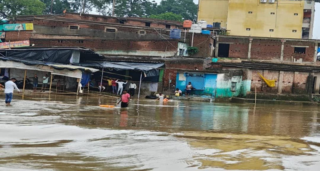 मां छिनमस्तिका मंदिर पूजा करने आया युवक भैरवी नदी में बहा