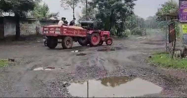 झारखण्ड में लागू है एनजीटी,इसके बाद भी सिरका अरगड्डा बालू घाट से हो रही है बालू की अवैध ढुलाई