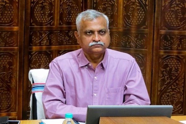 सीनियर आईपीएस अधिकारी डॉ संजय ए लाठकर किये गये विरमित