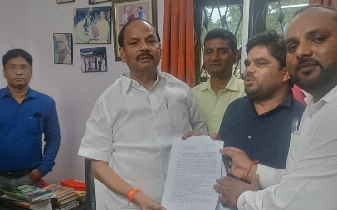 पूर्व मुख्यमंत्री ने राज्यपाल को पत्र लिखकर सहायक आचार्य नियुक्ति प्रक्रिया में हुई अनियमिता पर छात्रों को न्याय दिलाने का आग्रह किया