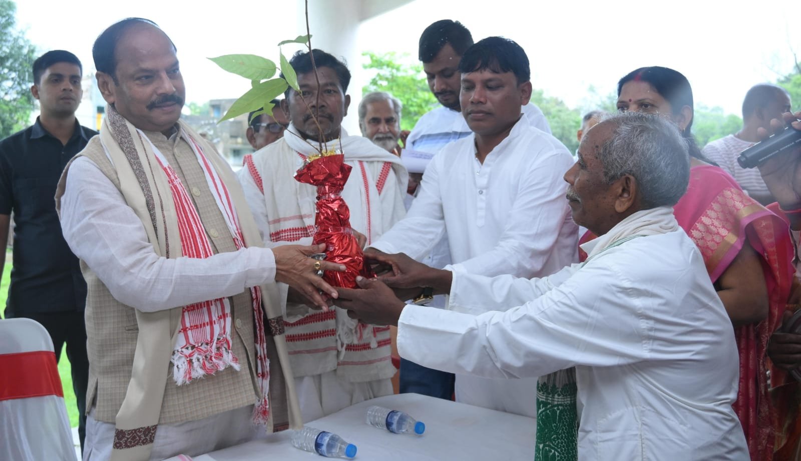 पहानों को सम्मानित कर स्वयं को गौरवान्वित महसूस कर रहा हूं: रघुवर दास