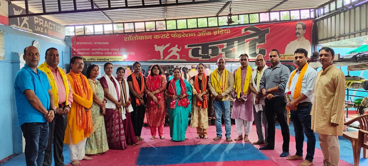 गुरु पूर्णिमा समर्पण दिवस के मौके पर गुरुजनों को सम्मानित किया गया