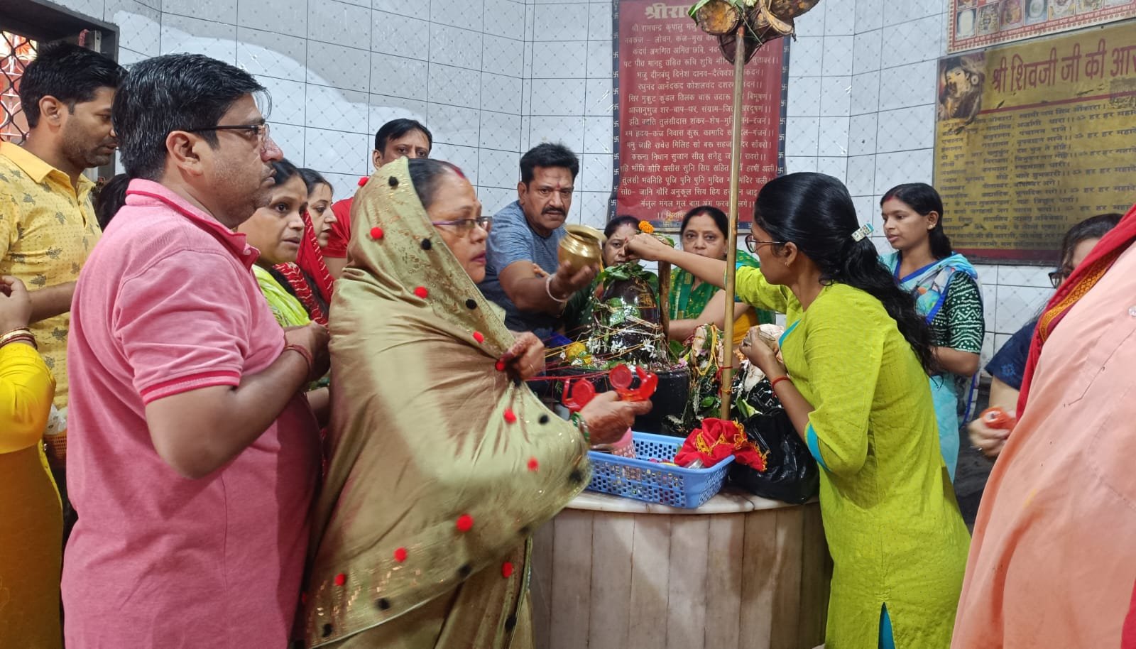 श्रावण का पहला सोमवार:हर हर महादेव के नारों से गूंज रहे शिवालय
