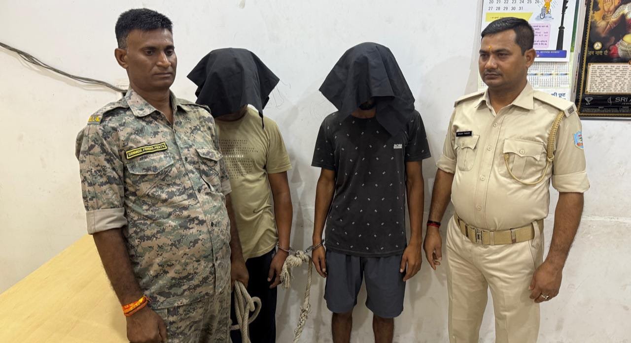 भुरकुंडा पुलिस ने फरार चल रहे दो वारंटी को भेजा न्यायालय