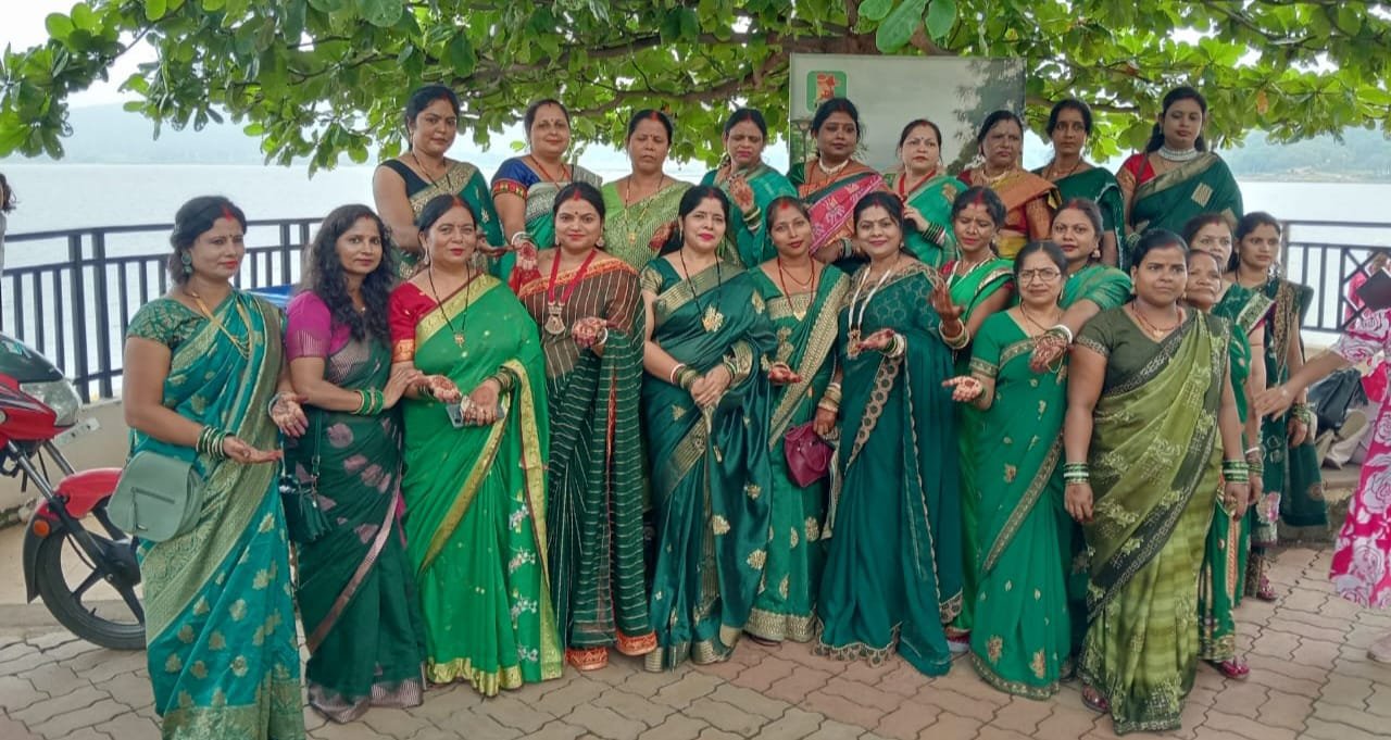 पतरातु लेक रिसॉर्ट में महिलाओं ने मनाया सावन महोत्सव