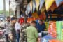 सांसद प्रतिनिधि और भाजपा कार्यकर्ताओं द्वारा बुजुर्ग महिला को दिया नया सहारा