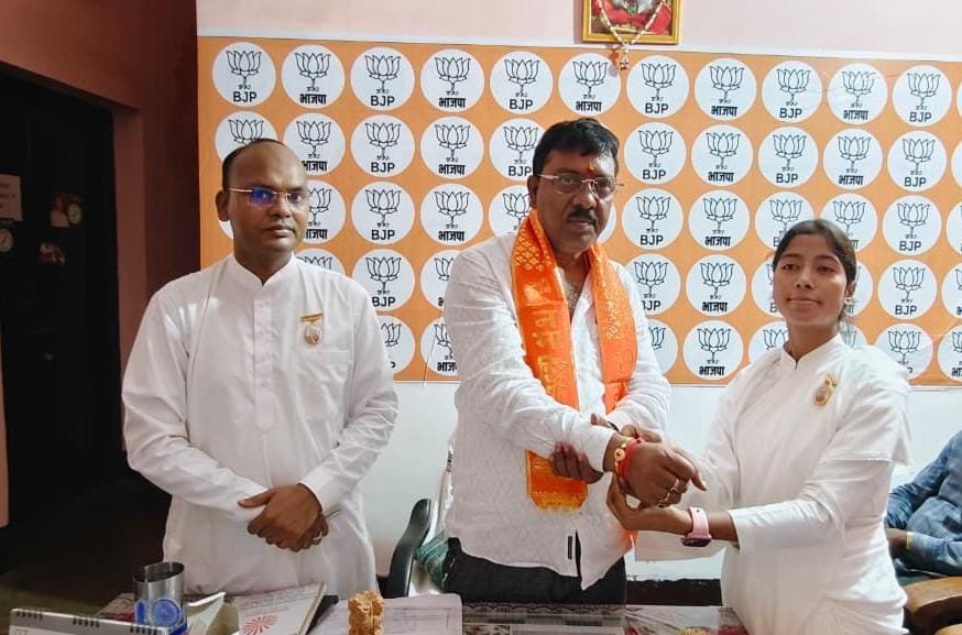ब्रह्मा कुमारीज सेवाकेंद्र ने विधायक को बंधा रक्षा सुत्र धागा