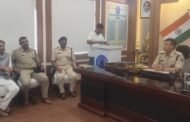पुलिस मुख्यालय में एस पी से मिलने पहुंचा प्रतिनिधिमंडल