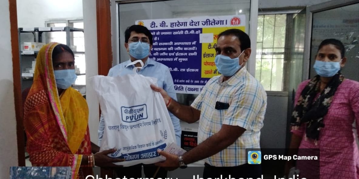 टीबी मरीजों में फ़ूड बास्केट का वितरण