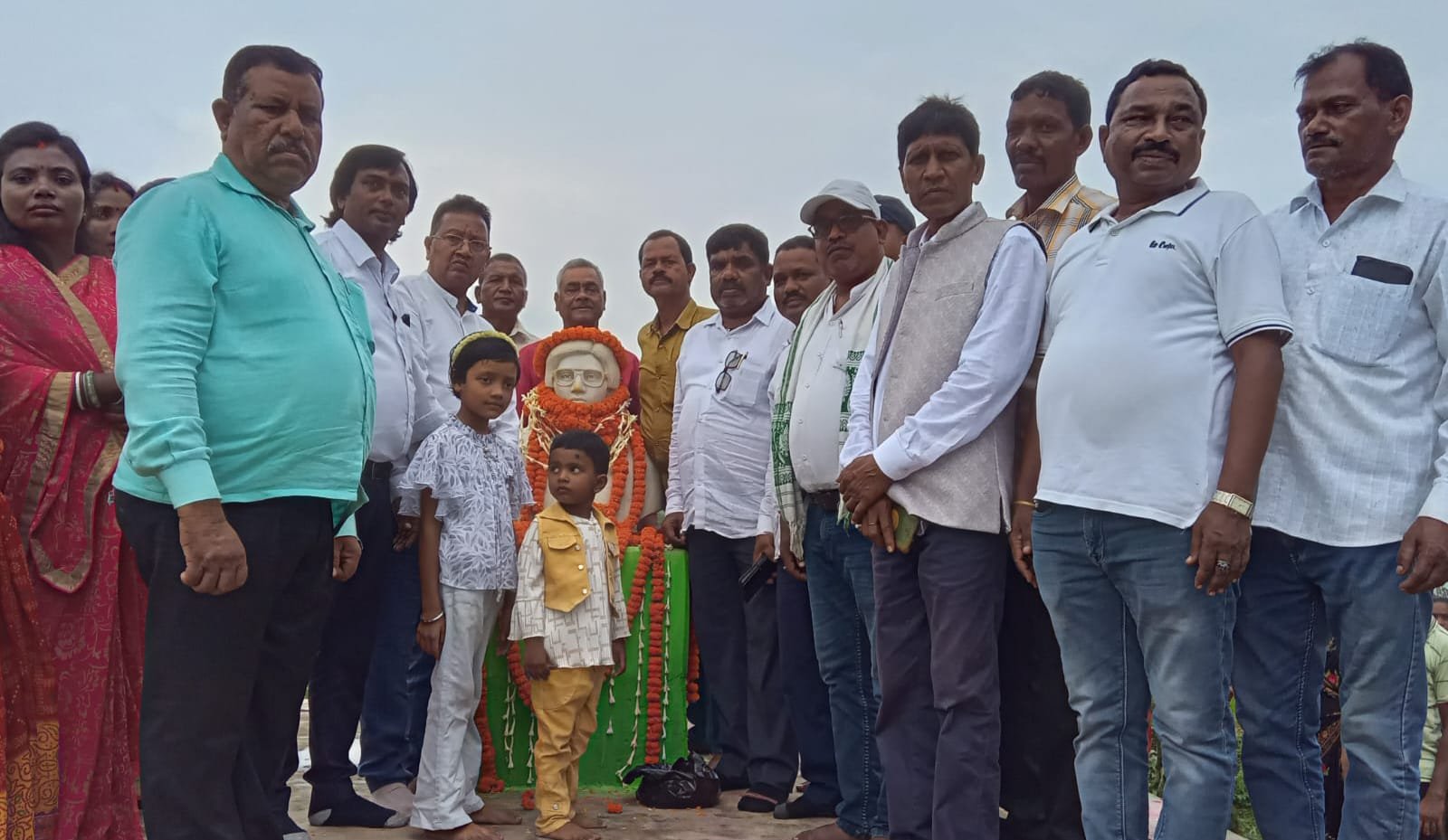 रतवे नवाटांड में स्व जलेश्वर महतो की 32 वीं पुण्य तिथि मनाई गई