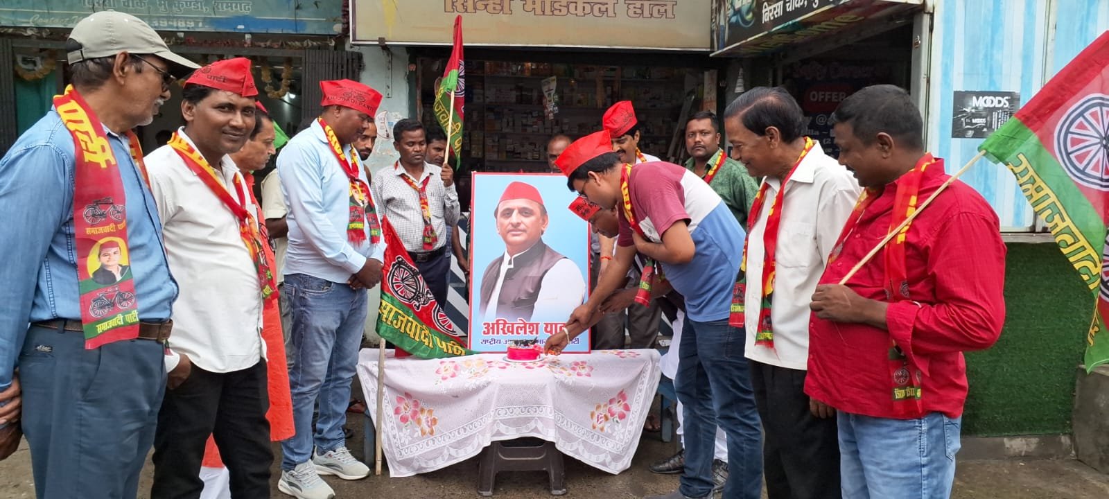 अखिलेश यादव का 52 वा जन्म दिवस बड़े ही धूमधाम से मनाया गय