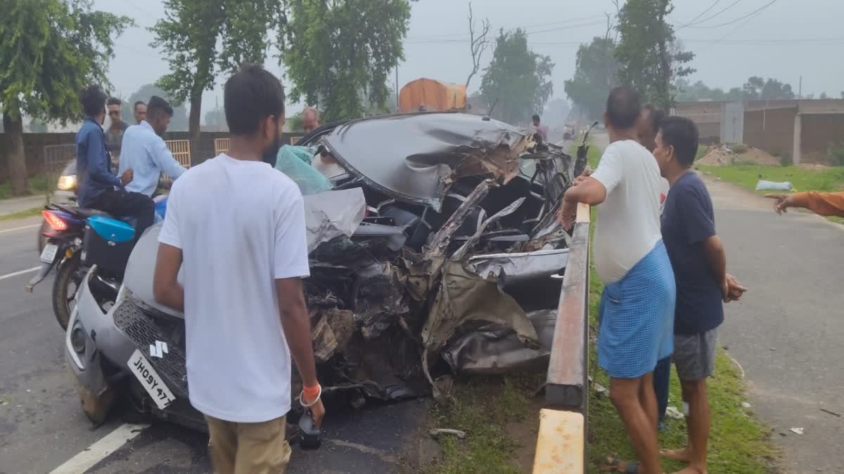गिरिडीह में ट्रक-कार में भीषण टक्कर,तीन की मौत