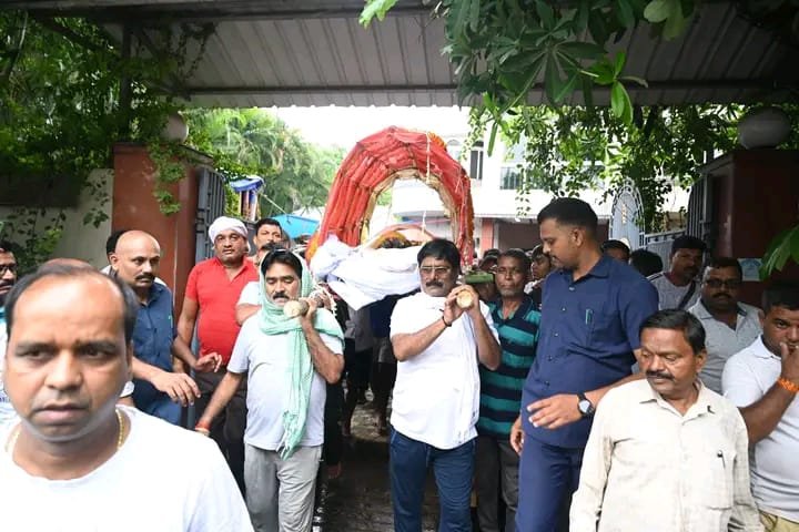 पंचतत्व में विलीन हुए मंत्री योगेंद्र प्रसाद के छोटे भाई भरत कपूर, इकलौता पुत्र ने दिया मुखाग्नि