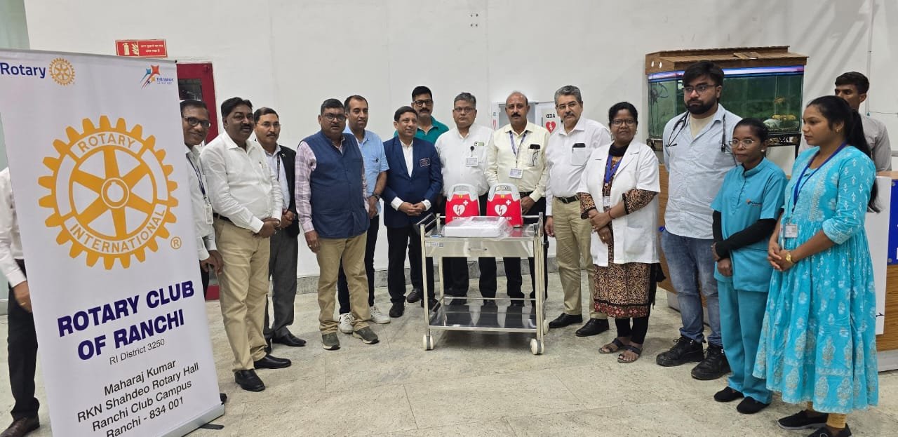 रोटरी ने दी रांची एयरपोर्ट को दो ऑटोमैटेड डिफिब्रिलेटर मशीन