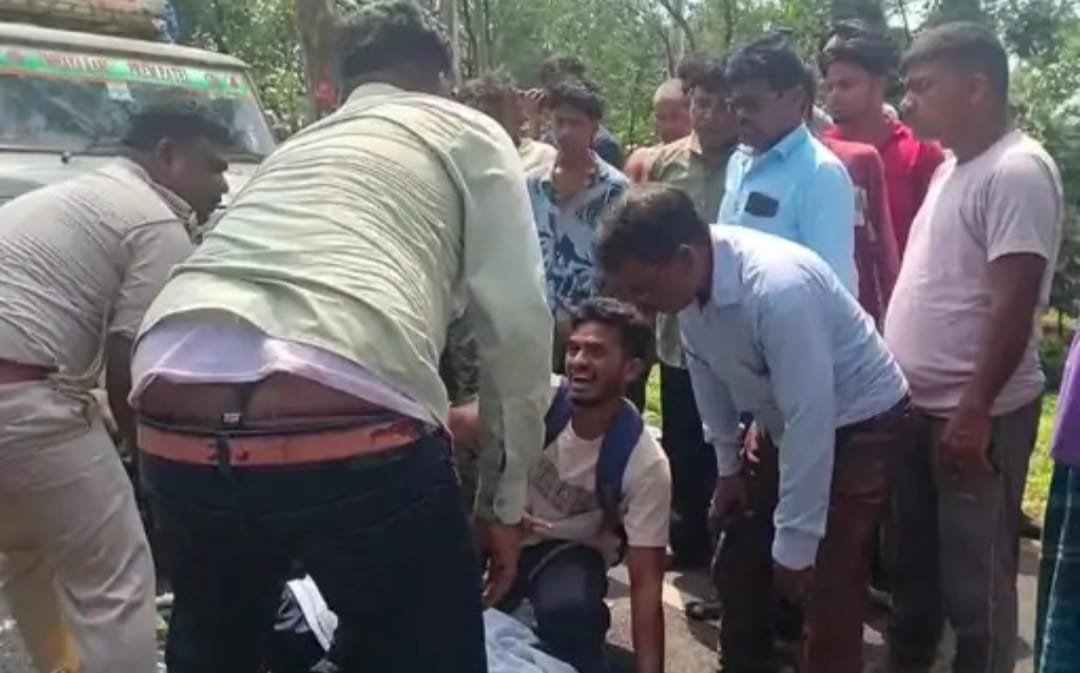 कुज्जू के आरा कांटा के निकट पिकअप वैन से बाइक की टक्कर, एक की मौत