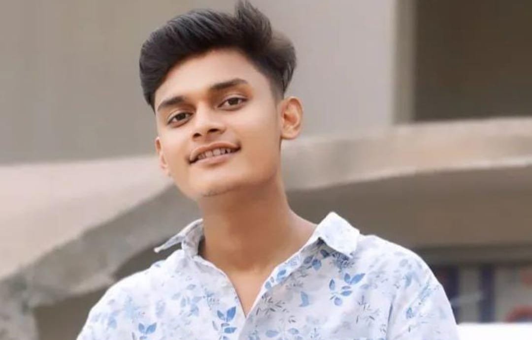गोला में ट्रक की चपेट में आने से स्कूटी सवार युवक की दर्दनाक मौत