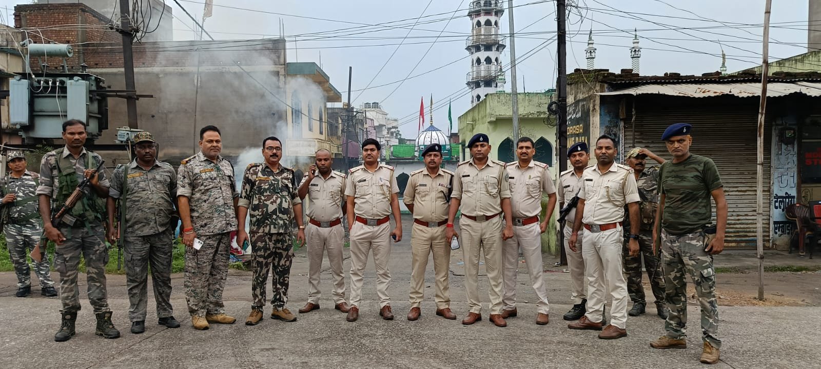 मोहर्रम के पूर्व संध्या पुलिस ने निकाला फ्लैग मार्च