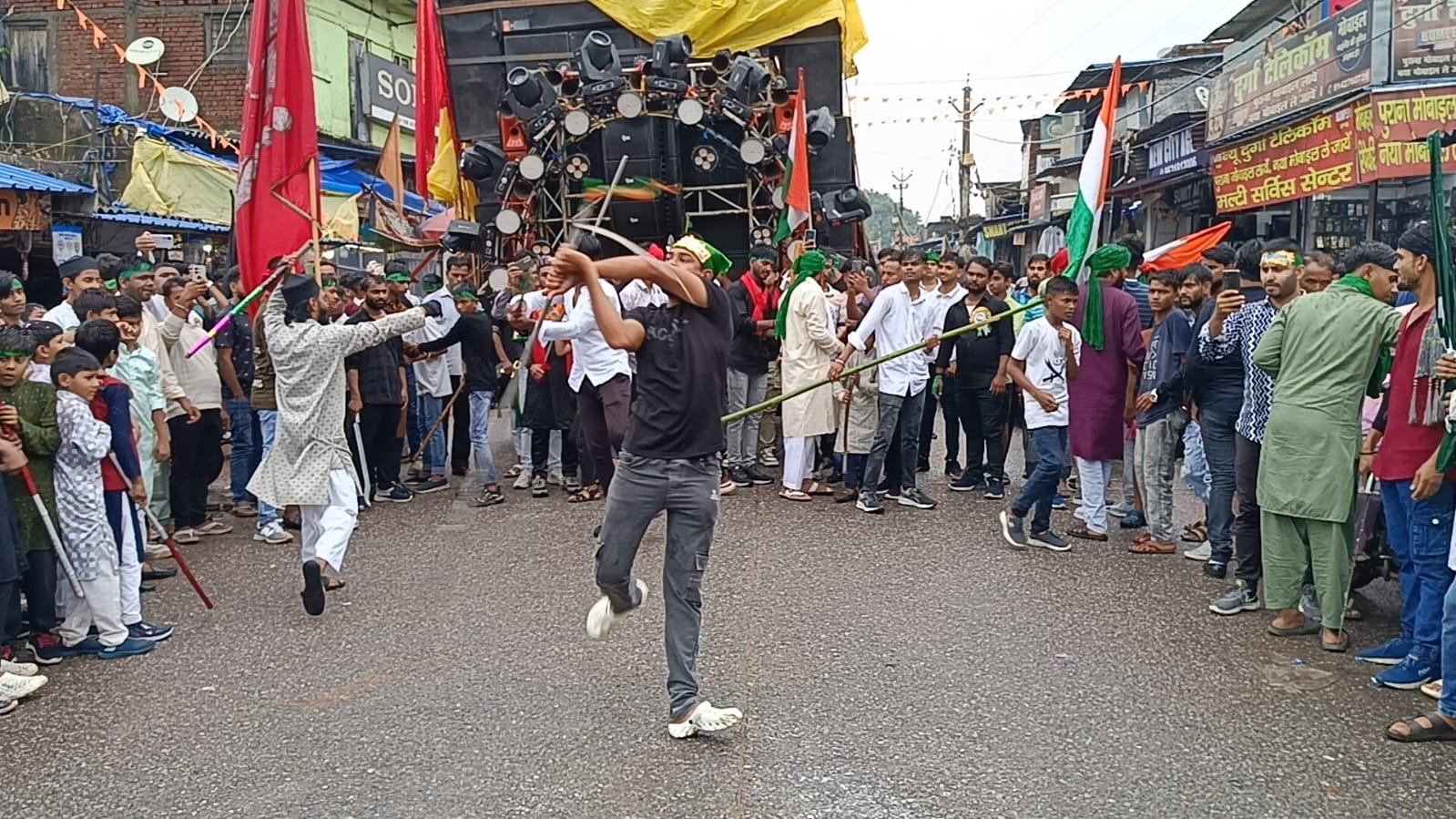 इमाम हुसैन की शहादत की याद में मुहर्रम का निकला जुलूस,