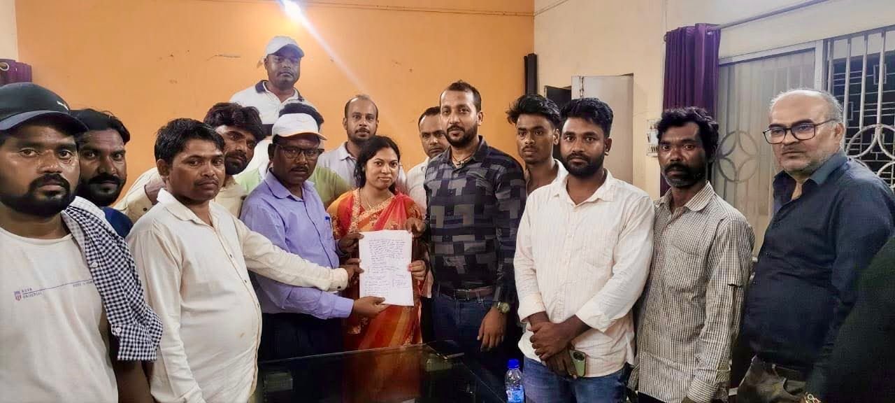 देर रात तक चली वार्ता, मृतकों को दो-दो लाख रुपया मुआवजा