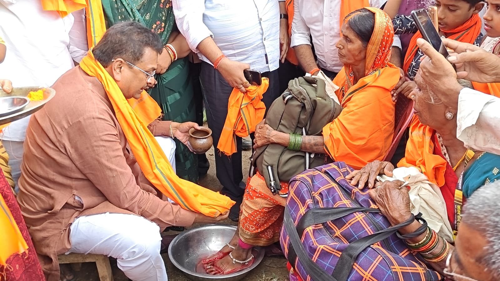 सांसद तीर्थ दर्शन महाअभियान: पेटो से तीसरा जत्था वाराणसी,प्रयागराज, अयोध्या और विंध्याचल के लिए हुआ रवाना