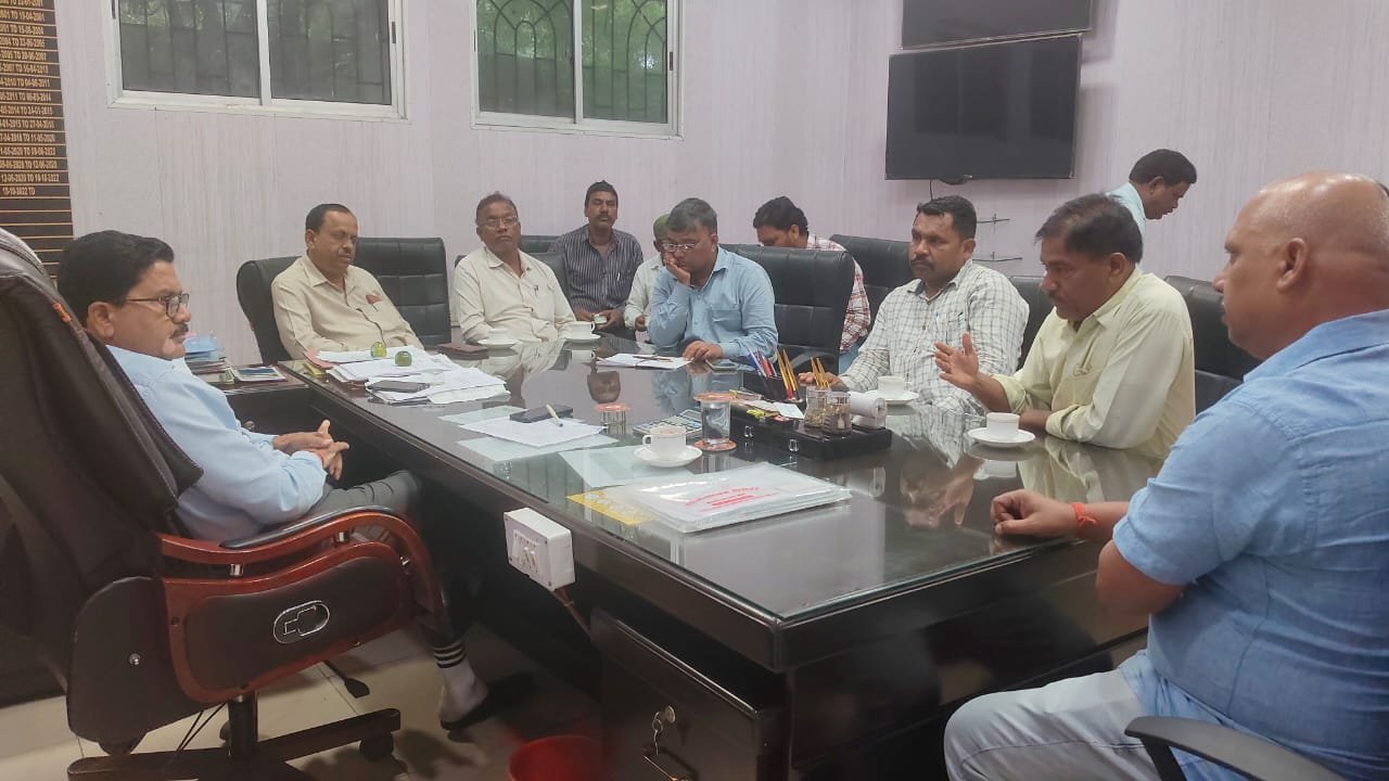 भुरकुंडा कोलियरी विस्थापित प्रभावित रोड सेल समिति की सीसीएल प्रबंधन के साथ हुई वार्ता