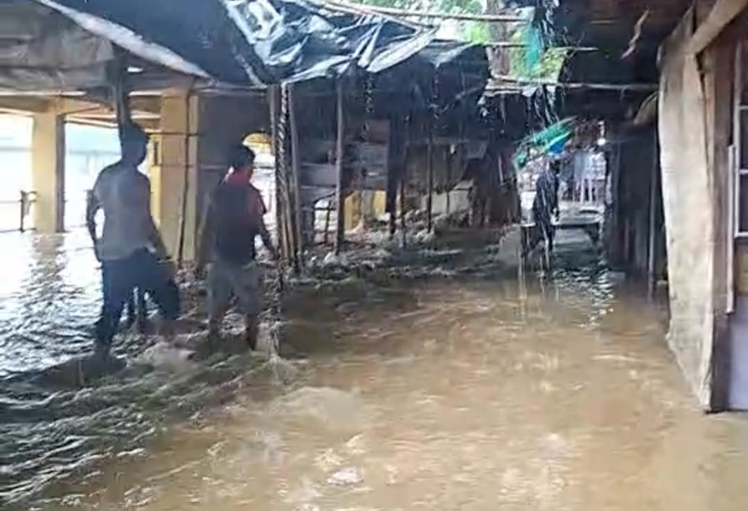 रामगढ़ जिला में पिछले दो दिनों से हो रही भारी बारिश,भैरवी नदी उफान पर,मां छिनमस्तीका मंदिर के गेट तक पहुंची