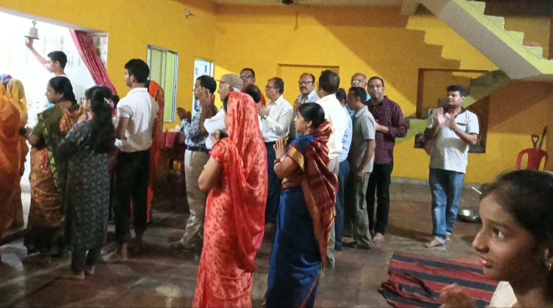 चित्रगुप्त मंदिर गोला में धूमधाम एवं हर्षोल्लास के साथ मनाई गई गुरू पूर्णिमा