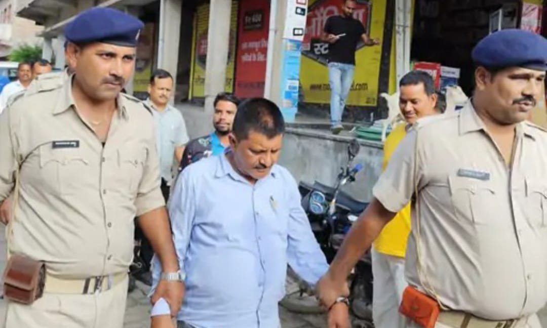 गिरिडीह में रिश्वत लेते राजस्व कर्मचारी गिरफ्तार