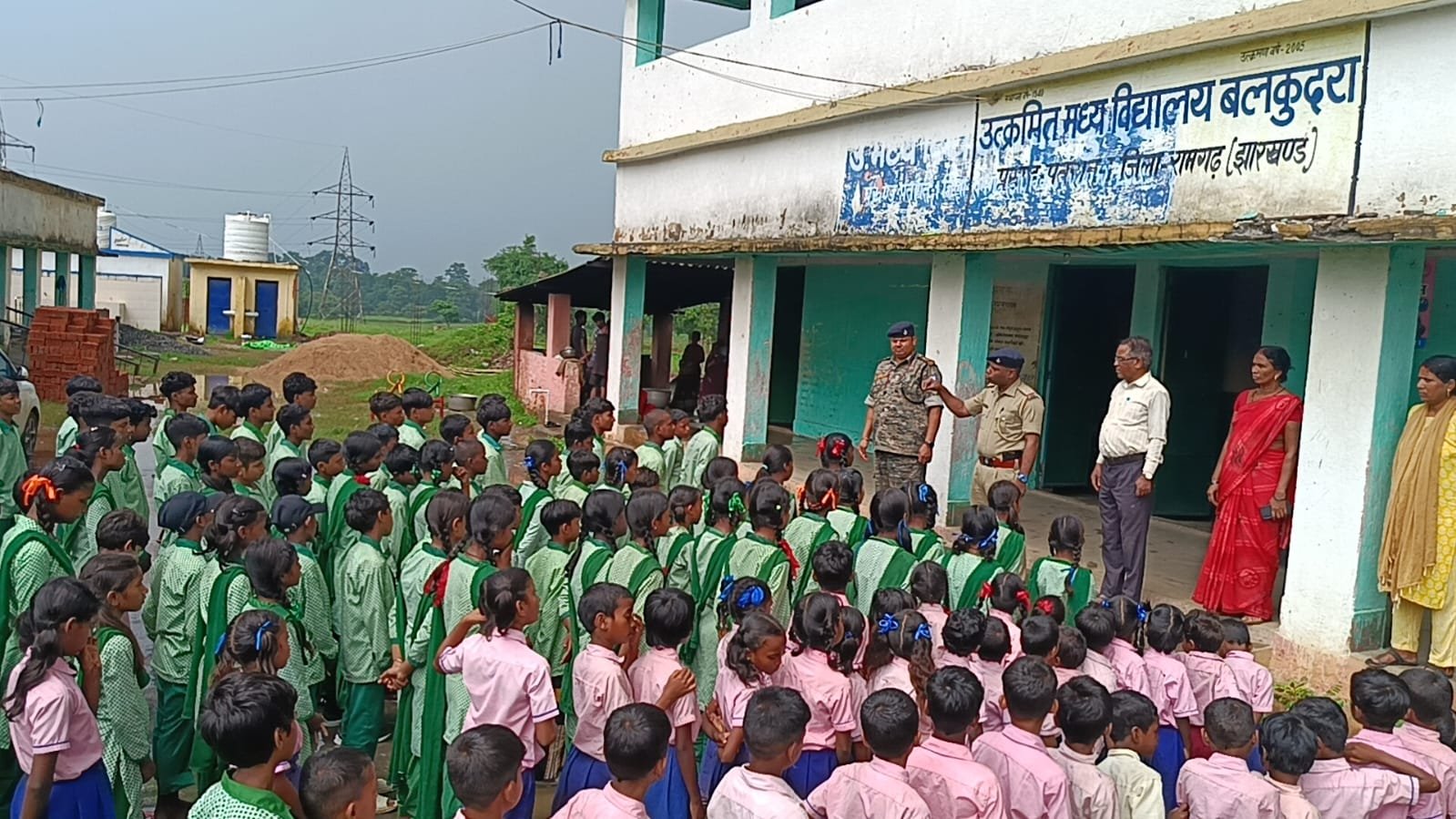 बासल पुलिस ने बच्चों को सड़क सुरक्षा को लेकर दी जानकारी