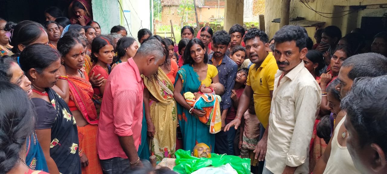 सड़क दुर्घटना में गंभीर रूप से घायल हेमतपुर गांव के व्यक्ति की हुई मौत, घर में पसरा मातम