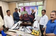 सांसद मनीष जायसवाल पहुंचे विभावि,खेल गतिविधियां बढ़ाने के लिए भेंट किया दो स्पोर्ट्स कीट्स