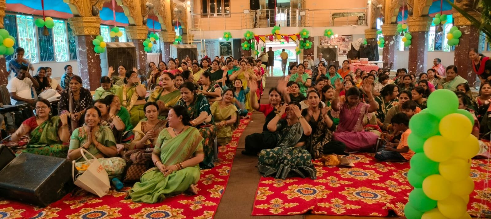 ओढ़ो म्हारी चुनडली, जीमो घेवर थाल, झूलन री मनुहार करू,देऊ हिंडोलो घाल