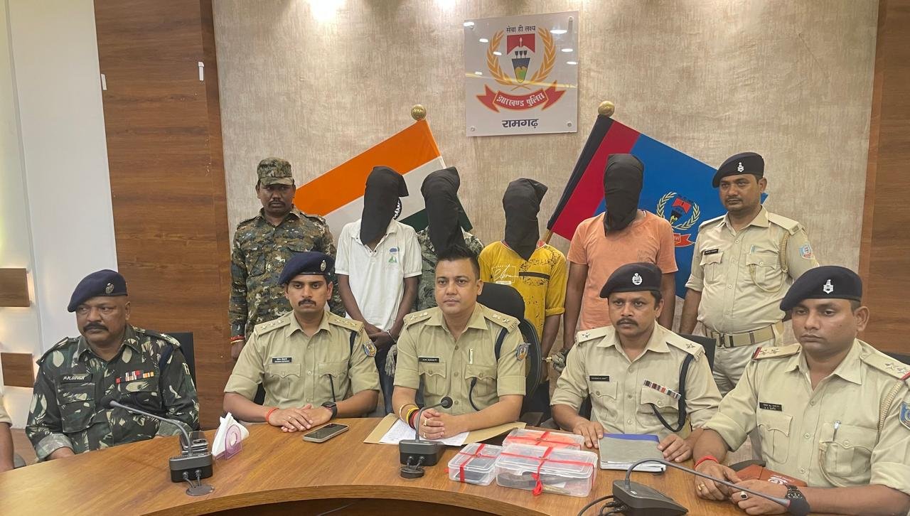 भवन निर्माण विभाग के ठेकेदार से रंगदारी वसूलने वाले पांडे गिरोह के चार अपराधी गिरफ्तार
