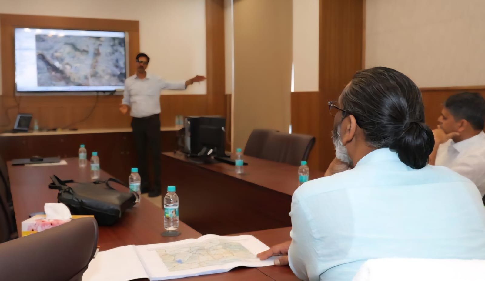 मुख्यमंत्री ने दी तीन बड़ी सड़क परियोजनाओं को मंजूरी