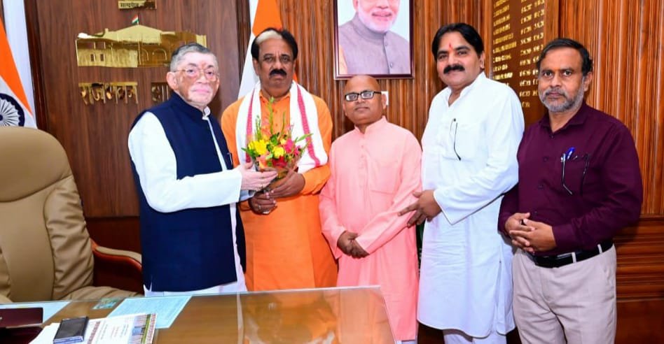 झारखंड के राज्यपाल से मिले गुरुकुल शांति आश्रम लोहरदगा एवं जिला सेवा भारती का प्रतिनिधि मंडल