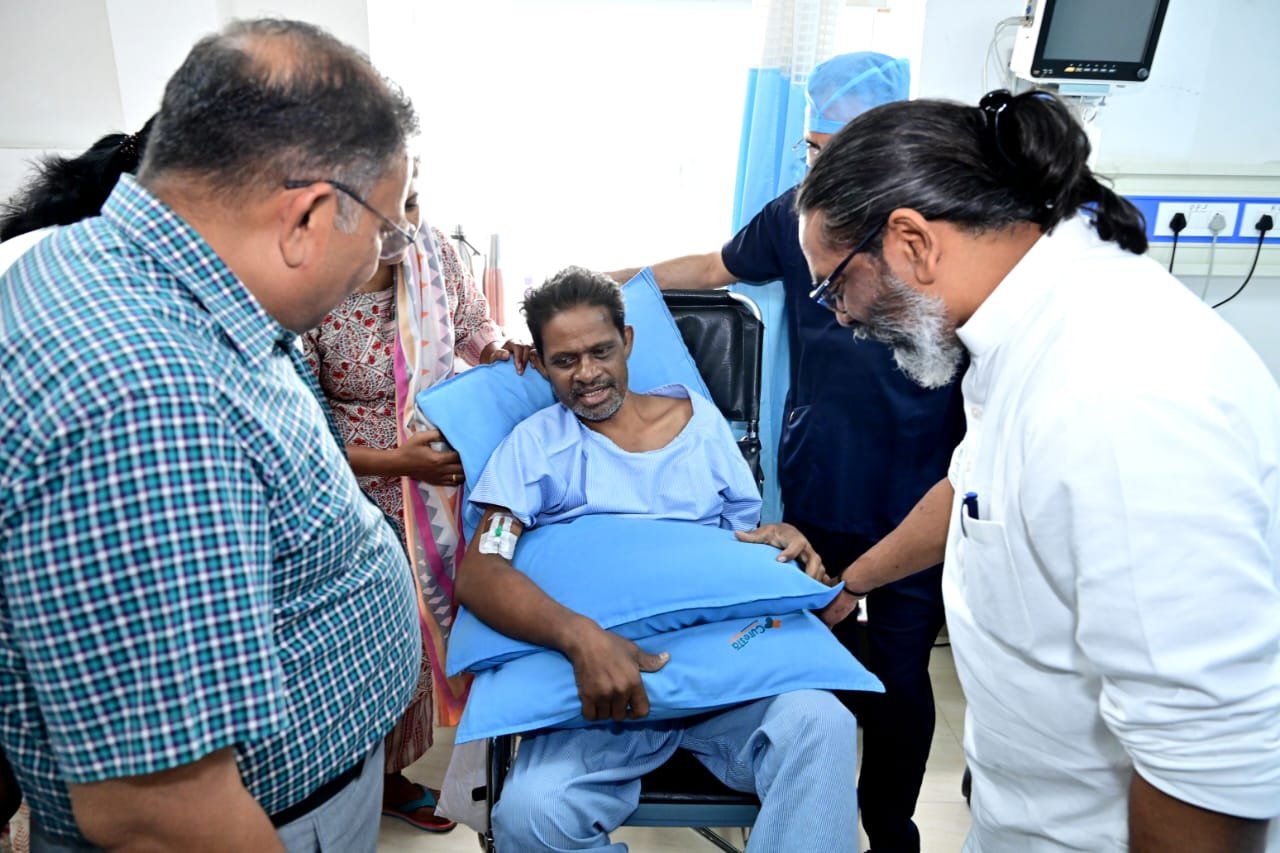 मुख्यमंत्री ने अंतरराष्ट्रीय हॉकी खिलाड़ी विमल लकड़ा के स्वास्थ्य की जानकारी ली