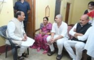 पूर्व मुख्यमंत्री रघुवर दास गढ़वा में पूर्व मंत्री ददई दुबे के आवास पहुंचे, शोक व्यक्त किया